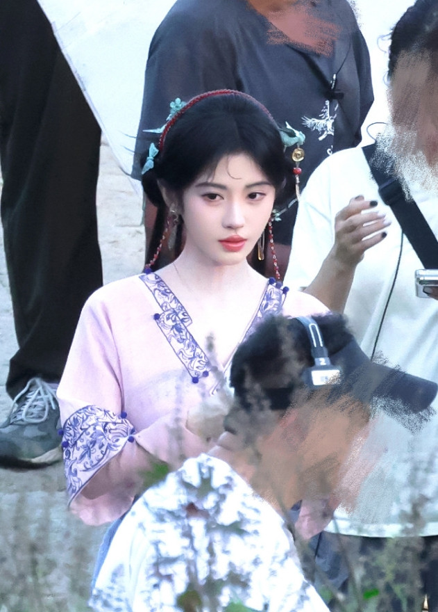 鞠婧祎新剧《来战》路透出来了