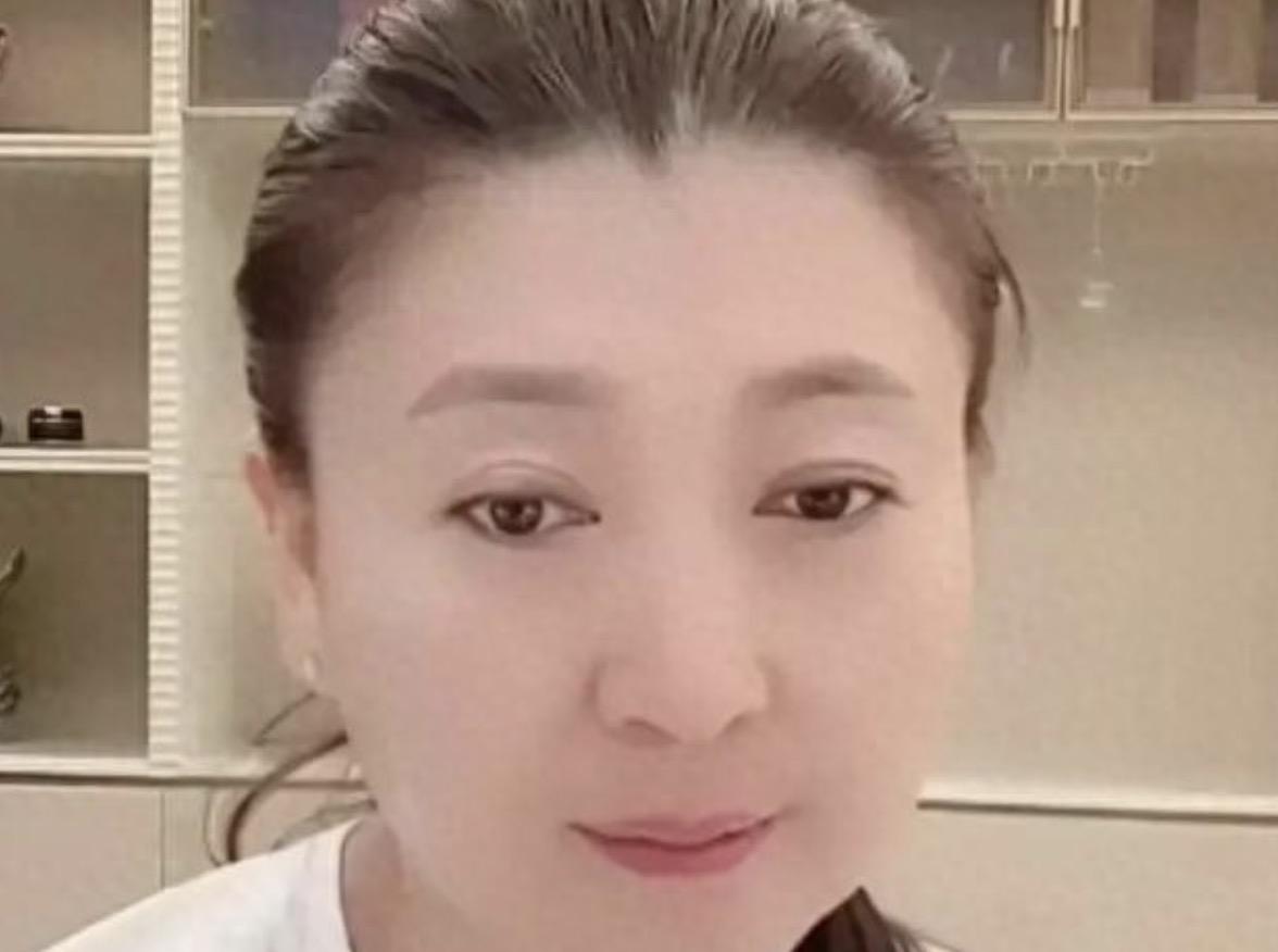 闫学晶把一个低保户的粉丝给起诉了，而且还向对方索赔20万，这个吃相是否太难看了点