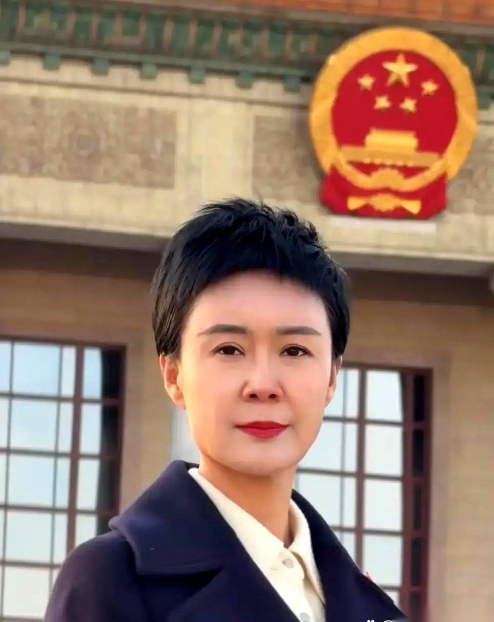 “就让她静静地离开吧。”说这话的，是她70多岁的母亲。在告别仪式上，没哭，就这