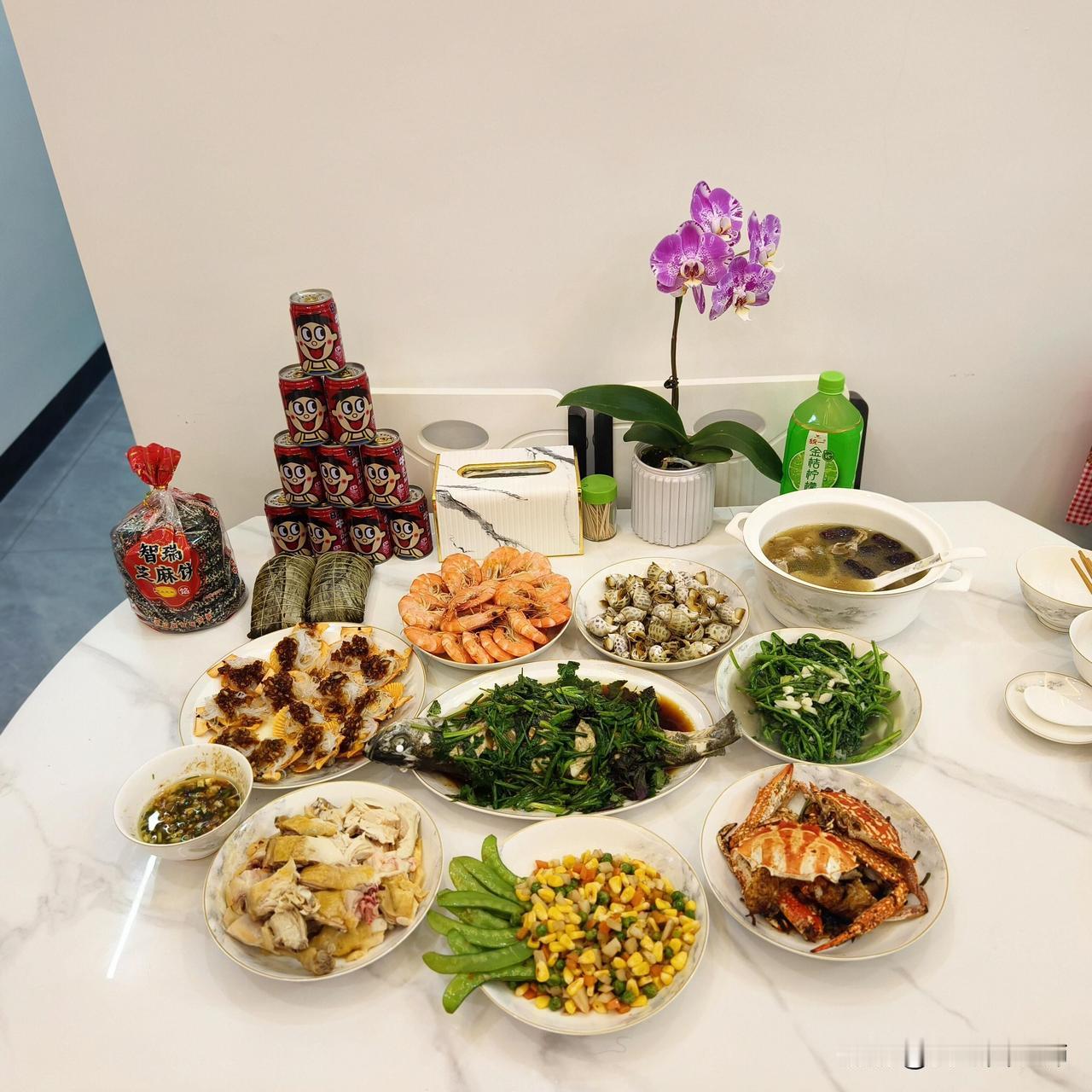 老公谜之行为，结婚第一年两个人过年。结婚两个月，我发现我老公好像不想回村的。跟