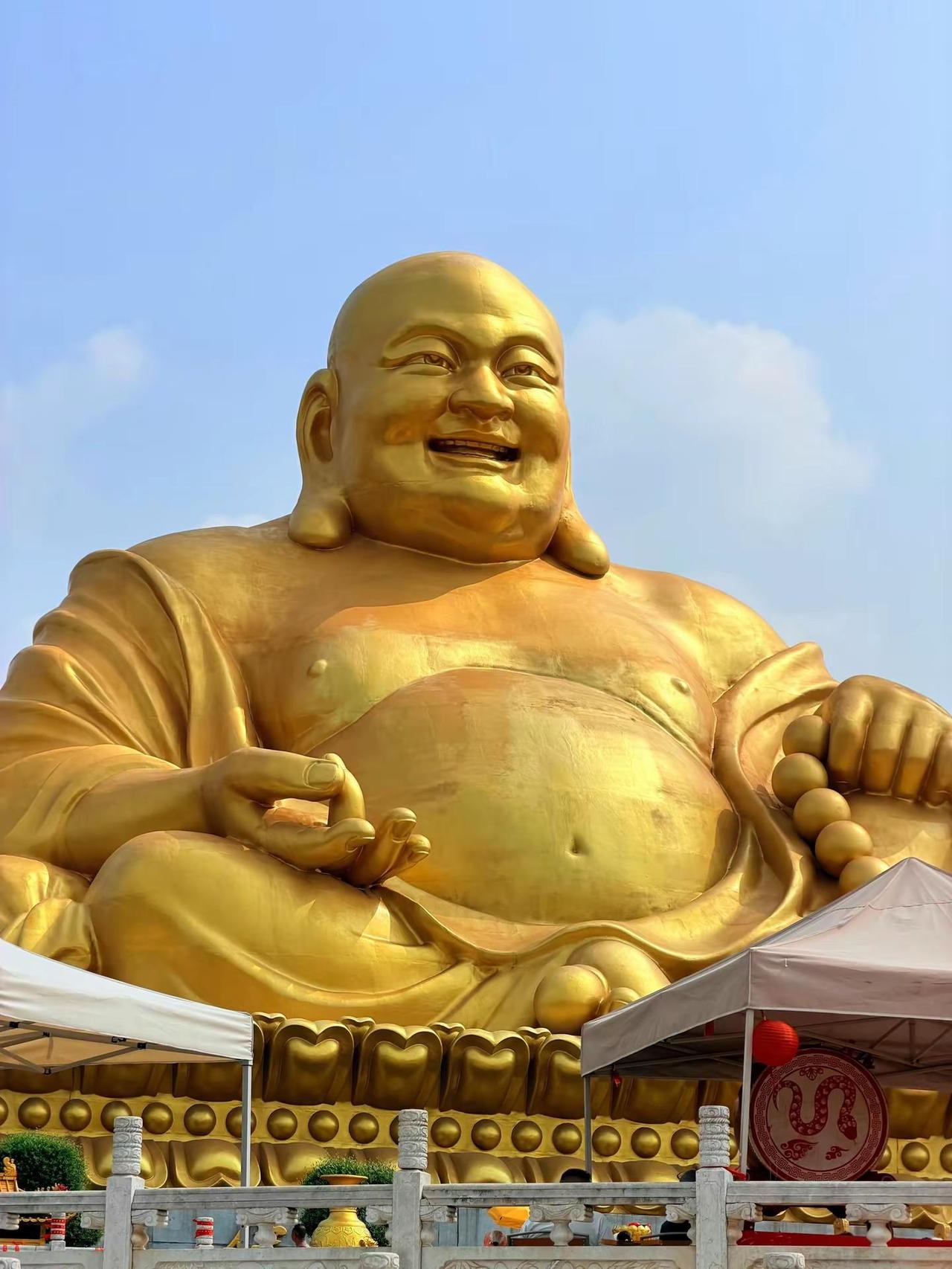 佛光普照好运来临见佛者得大福弥勒大佛弥勒佛拜大佛得大福