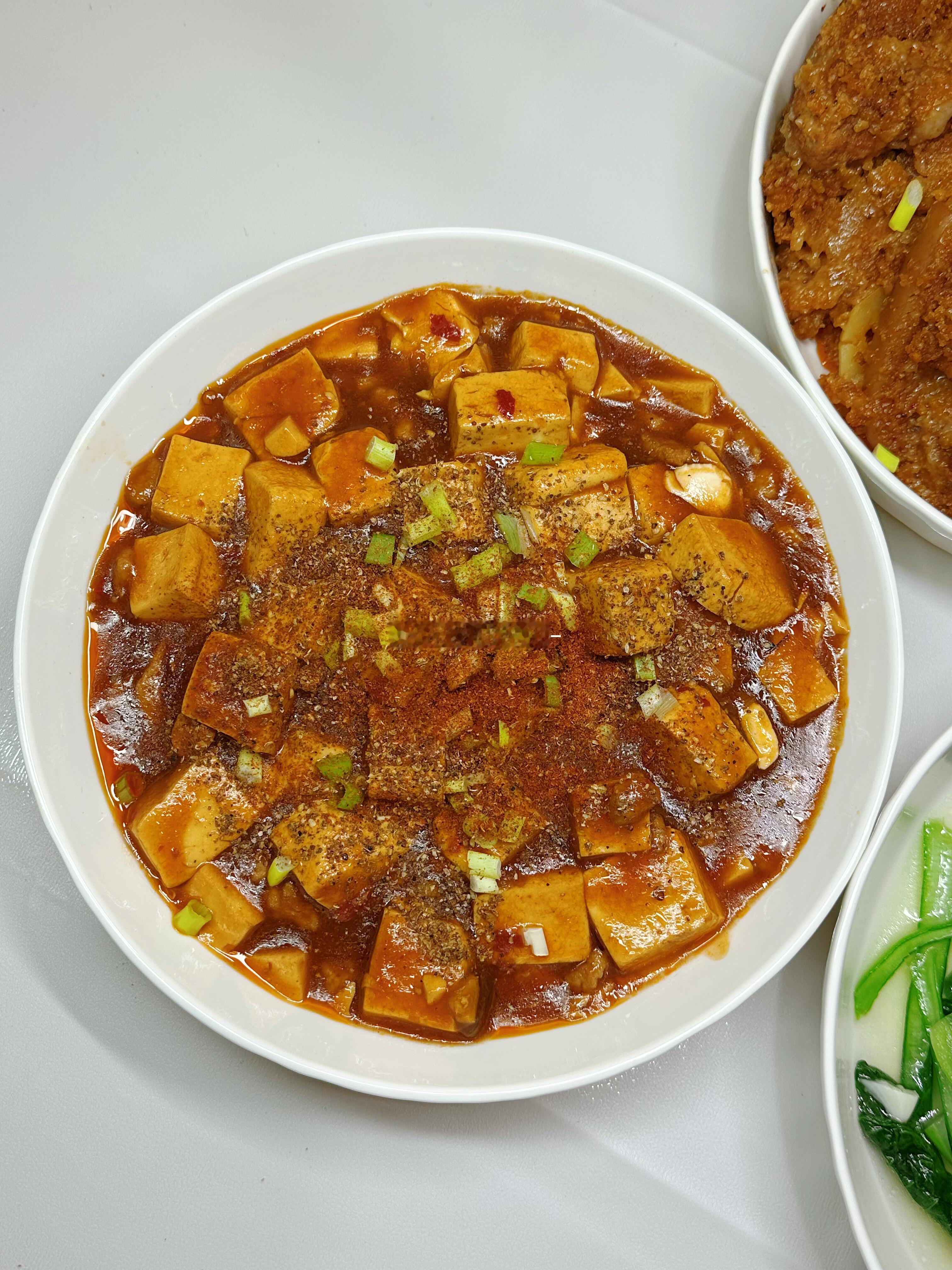 今日份家常菜来咯～粉蒸肉麻婆豆腐清炒菜心都是干净清爽的饭菜！