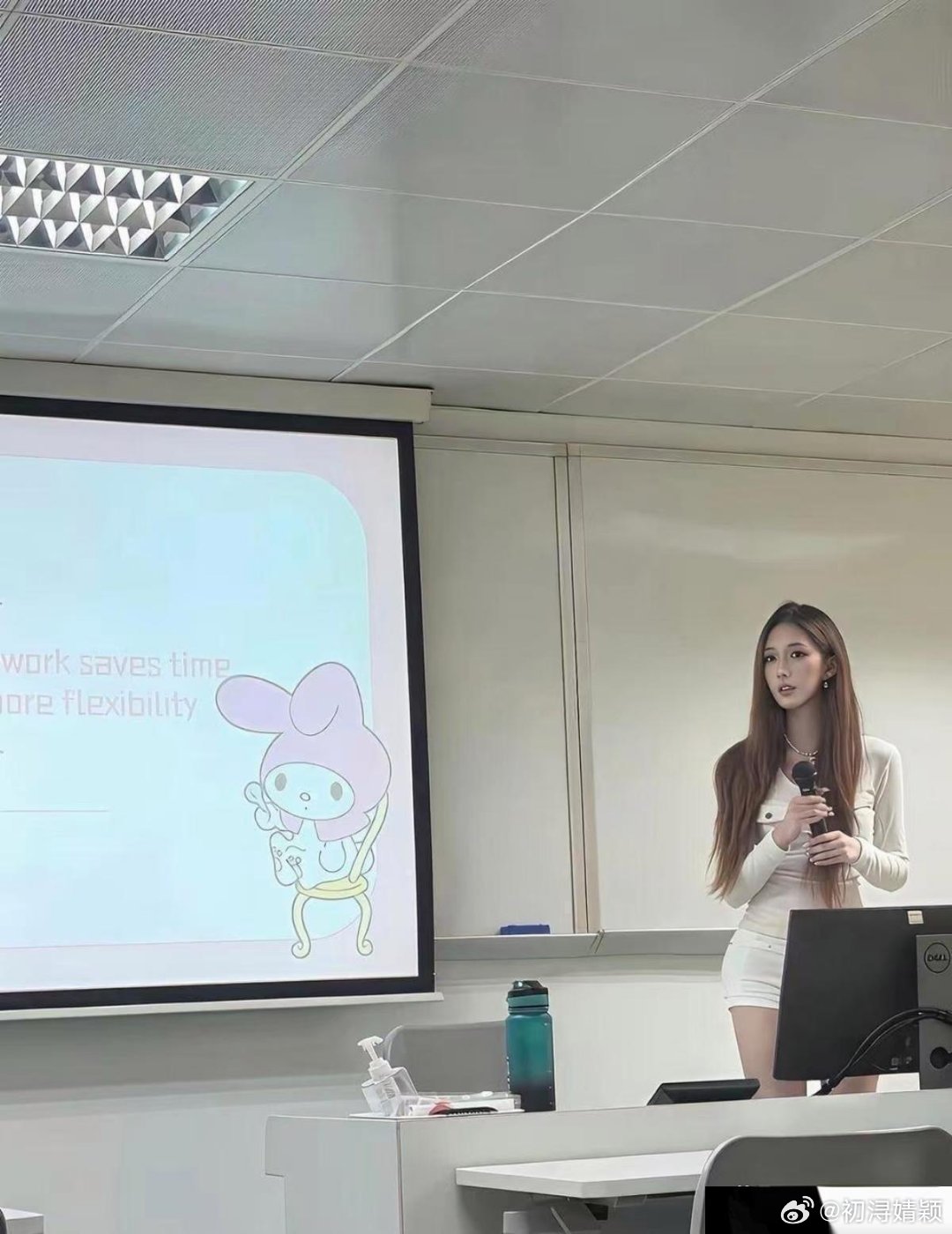 这么漂亮的老师，你还会逃课吗​​​