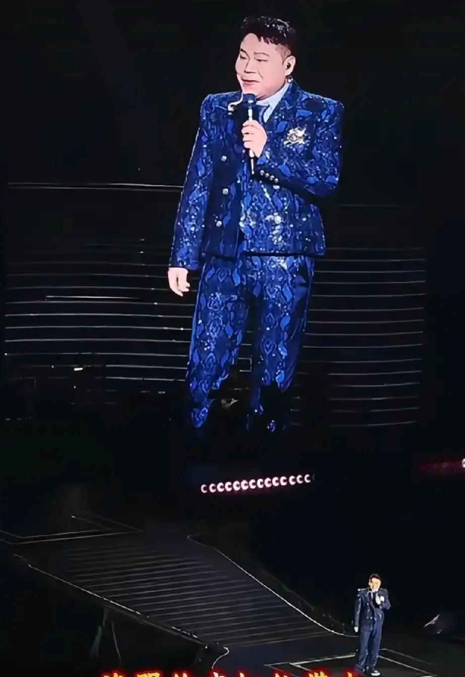 一觉睡醒是不是全网都知道了。昨晚武汉，岳云鹏开唱。他在台上说没想到会