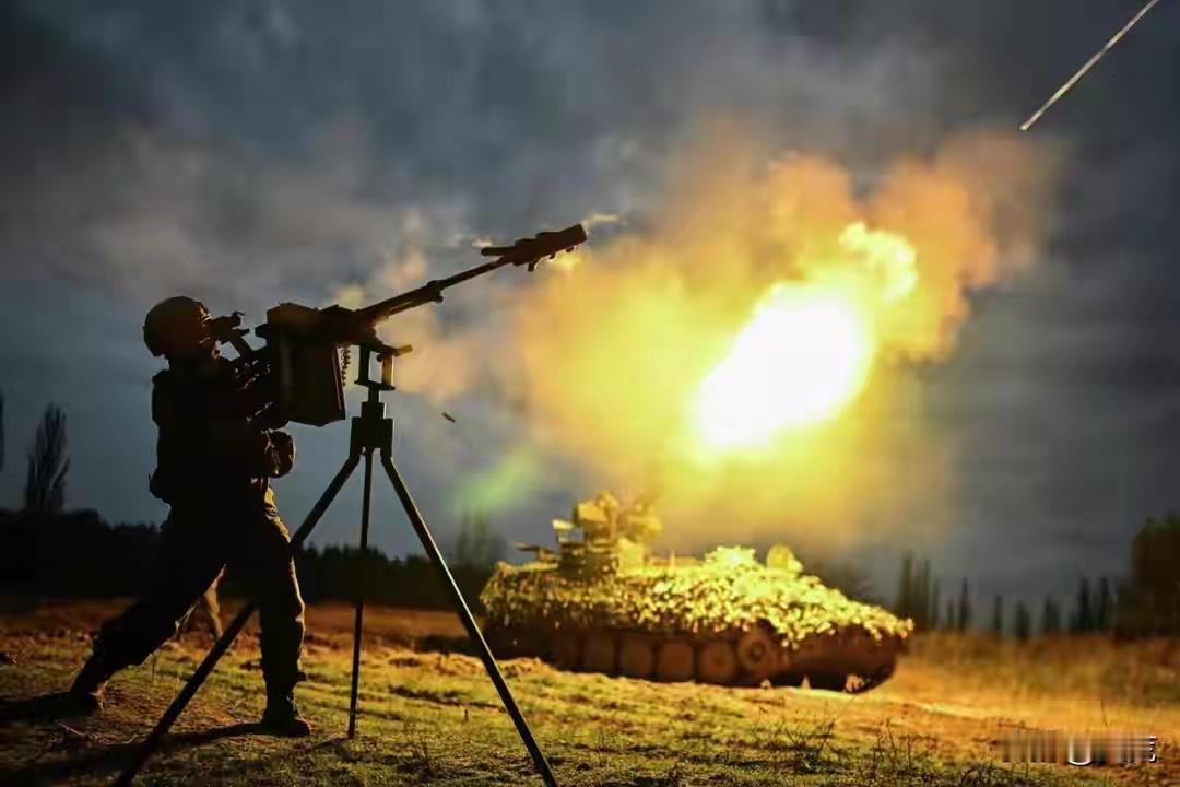 分享我这周有趣的事：中午在办公室睡过，领导进屋后说没事睡吧，刚抬一半的头又趴下来