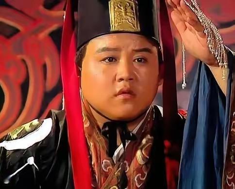 234年，诸葛亮病逝，安汉将军李邈上书刘禅：“诸葛亮去世，全国该大摆宴席庆祝才对