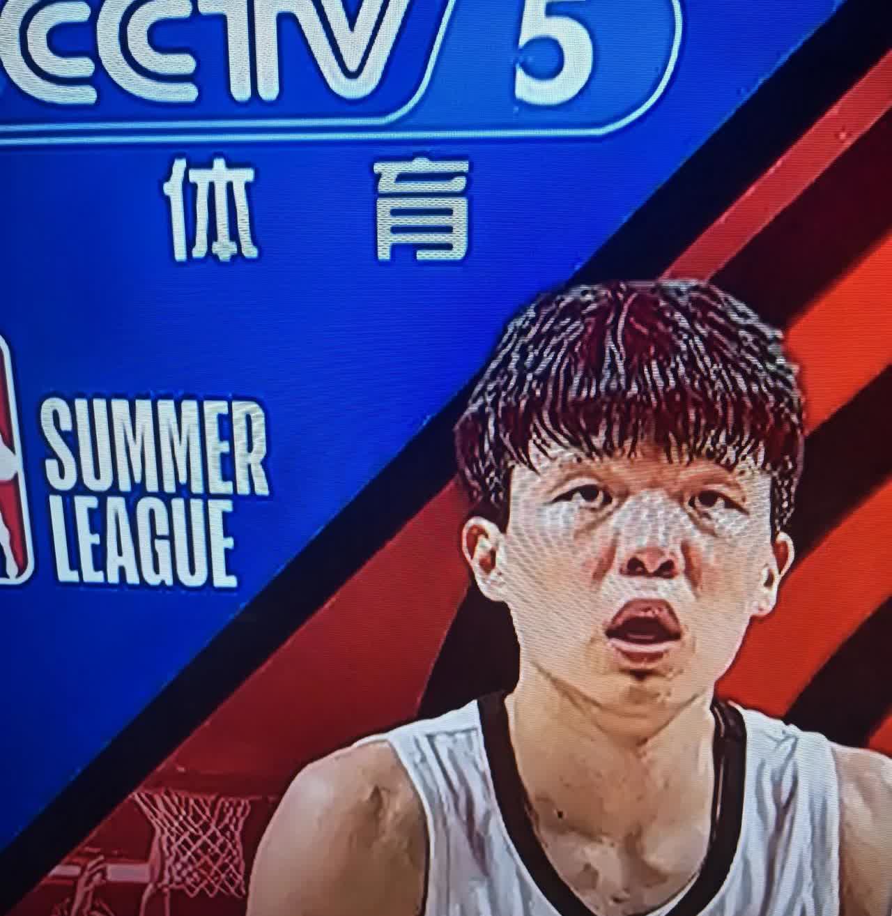 我有预感，不出三年，中国男篮的首发五虎将是如下:1号:赵维纶2号:朱正