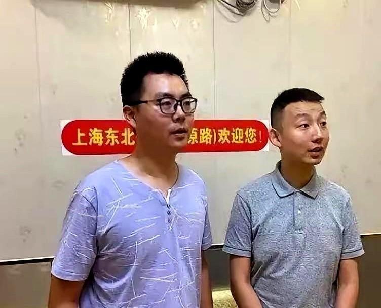 这张照片，明显感觉姚策更有礼貌，更有家教一些。而郭威一看，就是没有主意，只会任