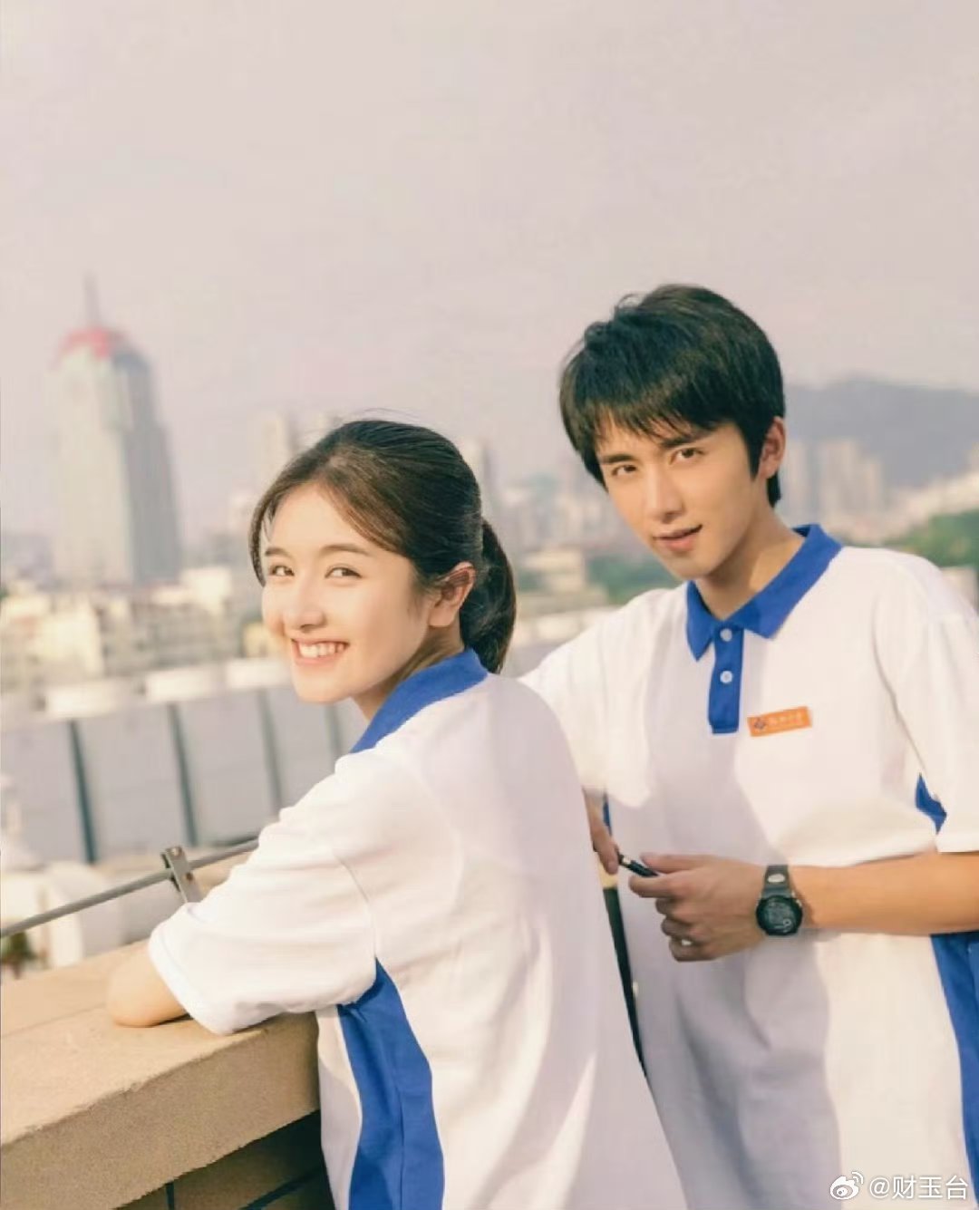 张新成和李兰迪在一起恋爱七年了从振华中学林杨余周周，到戏外低调相伴七年，最好的周