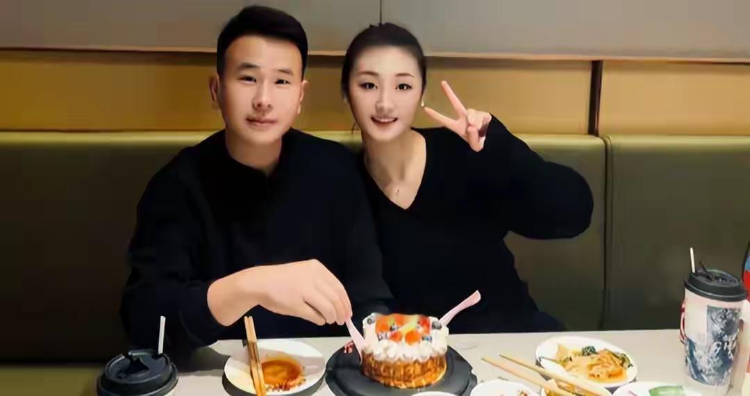 陈亚男新婚事又藏心眼？男的是公务员，没结过婚，网友:俩人更像互相利用！陈亚