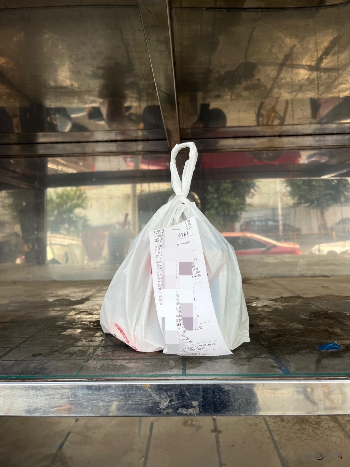 我发现在东莞这样的地方送外卖还是比较简单的，尤其是工业区比较多，很多外