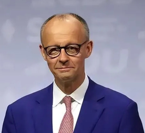 趋之若鹜！德国总统刚刚表态7月15日，德国总理默茨高调表态：德国将为美国经北