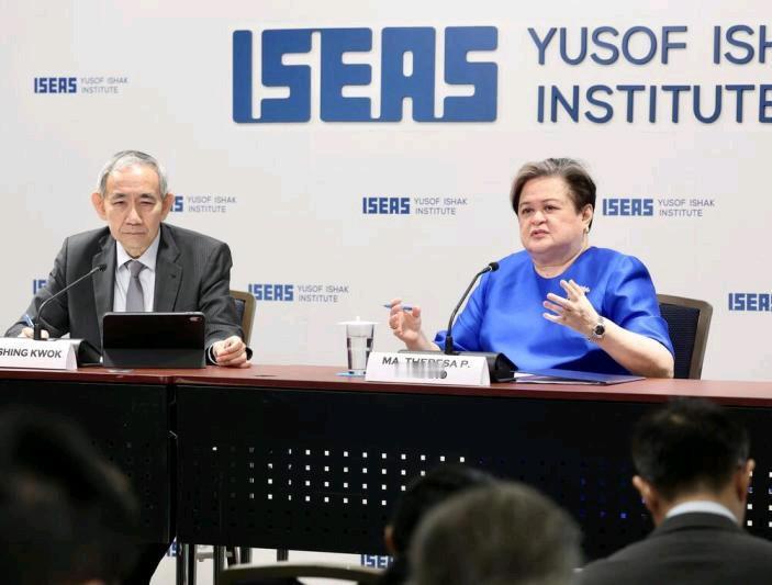 菲律宾外长拉扎罗说，作为2026年亚细安轮值主席国，菲律宾计划在今年内推动完成《