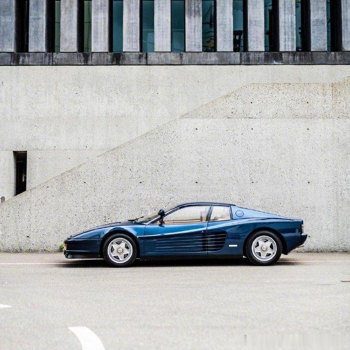 经典车之法拉利FerrariTestarossa，颜色很赞！