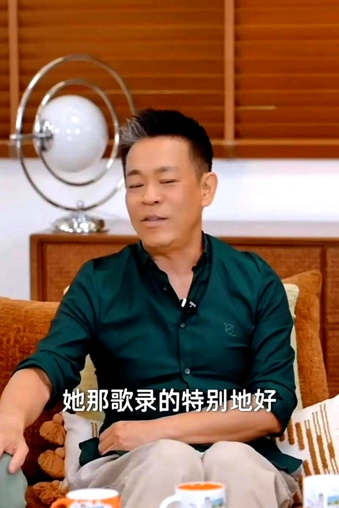 刘浩存被全网争议缠身的时候，沉寂许久的老戏骨孙浩，突然在她的评论区敲下七个字：娃呀，苟师想你啦。这句
