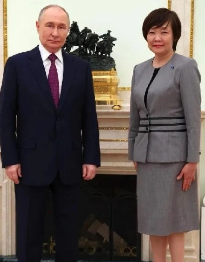 普京接见安倍晋三的遗孀这两天成了热搜，安倍晋三都快死三年了，为啥普京还给安倍昭惠