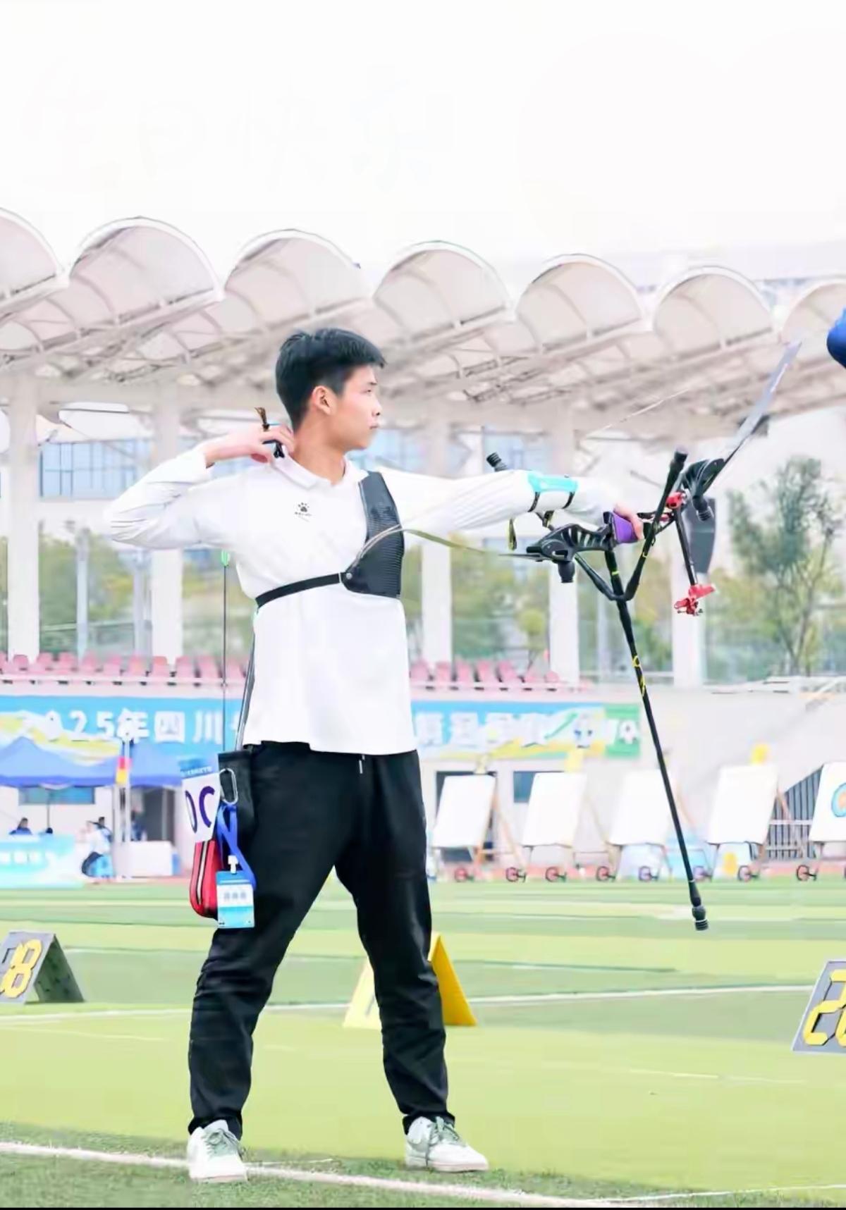 天妒英才！17岁四川射箭小将钟翔意外离世，刚拿省赛一金三银成一级运动员，这份还没