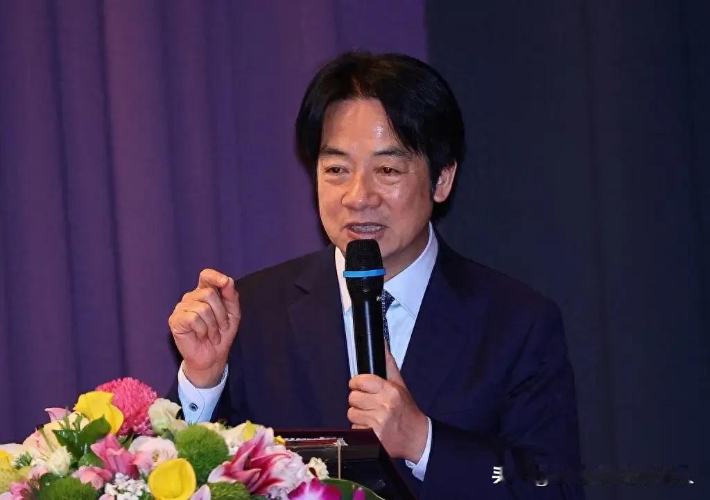 赖清德这番“绝不服软”的讲话，很多人以为是硬气。错！真相是这恰恰是极度恐慌下的“