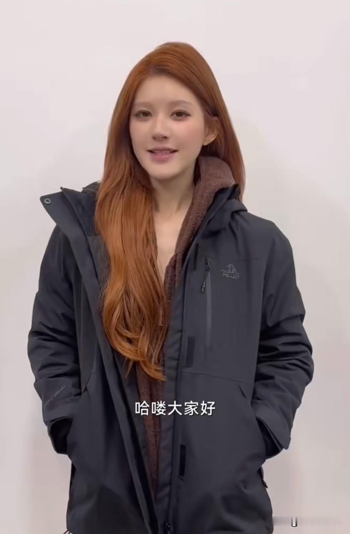 11月8日，赵露思身边就没有一个人提醒她，告诉她，她的病态妆容，很阴，非常阴么？