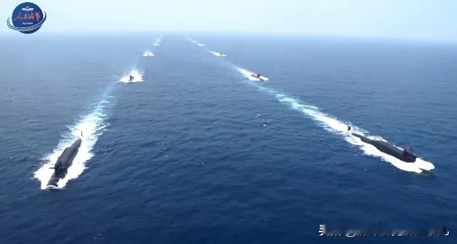 客观来说，我们整体的水下作战力量还得努力，并不够。但是单纯欣赏下这个场景，难