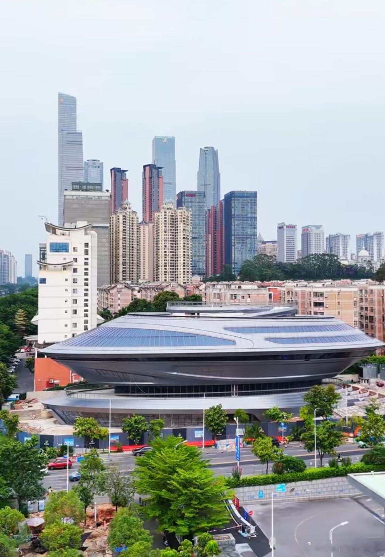 这个像UFO一样的建筑是啥？比亚迪南宁迪空间这应该是除了新总部以外，比亚迪最具设