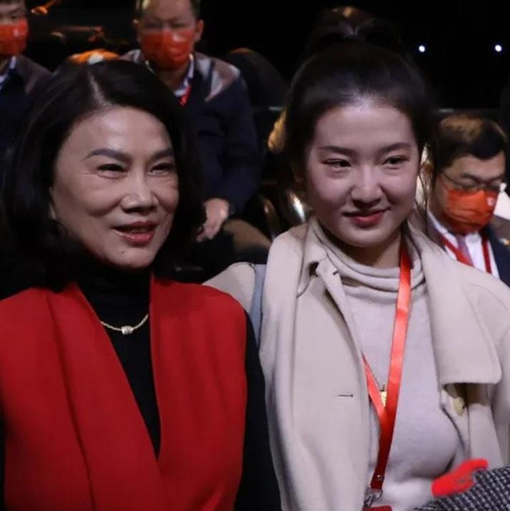 董明珠接班人迷局：自我绑定的权力游戏与孟羽童的'忠诚陷阱'