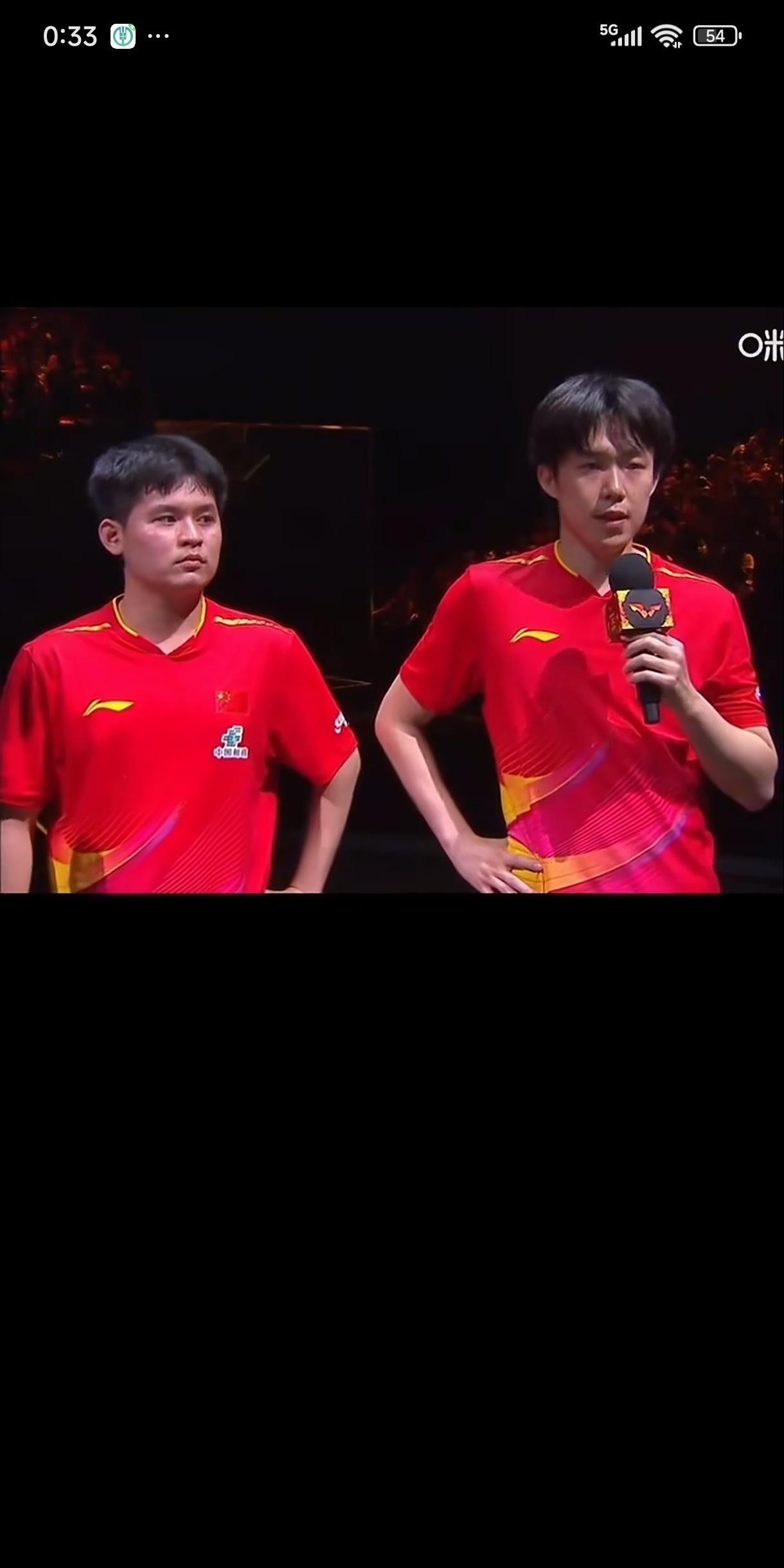林诗栋面对现场球迷的不尊和干扰，勇敢的站了出来维护自己的尊严，这是非常正确的[赞