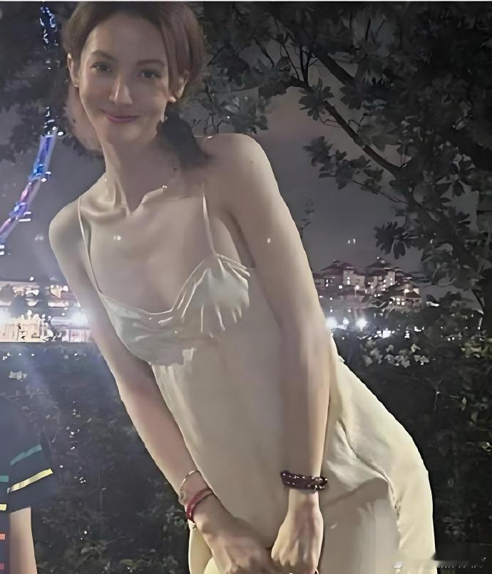 现在部分艺人身材管理欠佳，肌肉线条模糊，体态松弛。舞台表现力与感染力大打折扣，曾