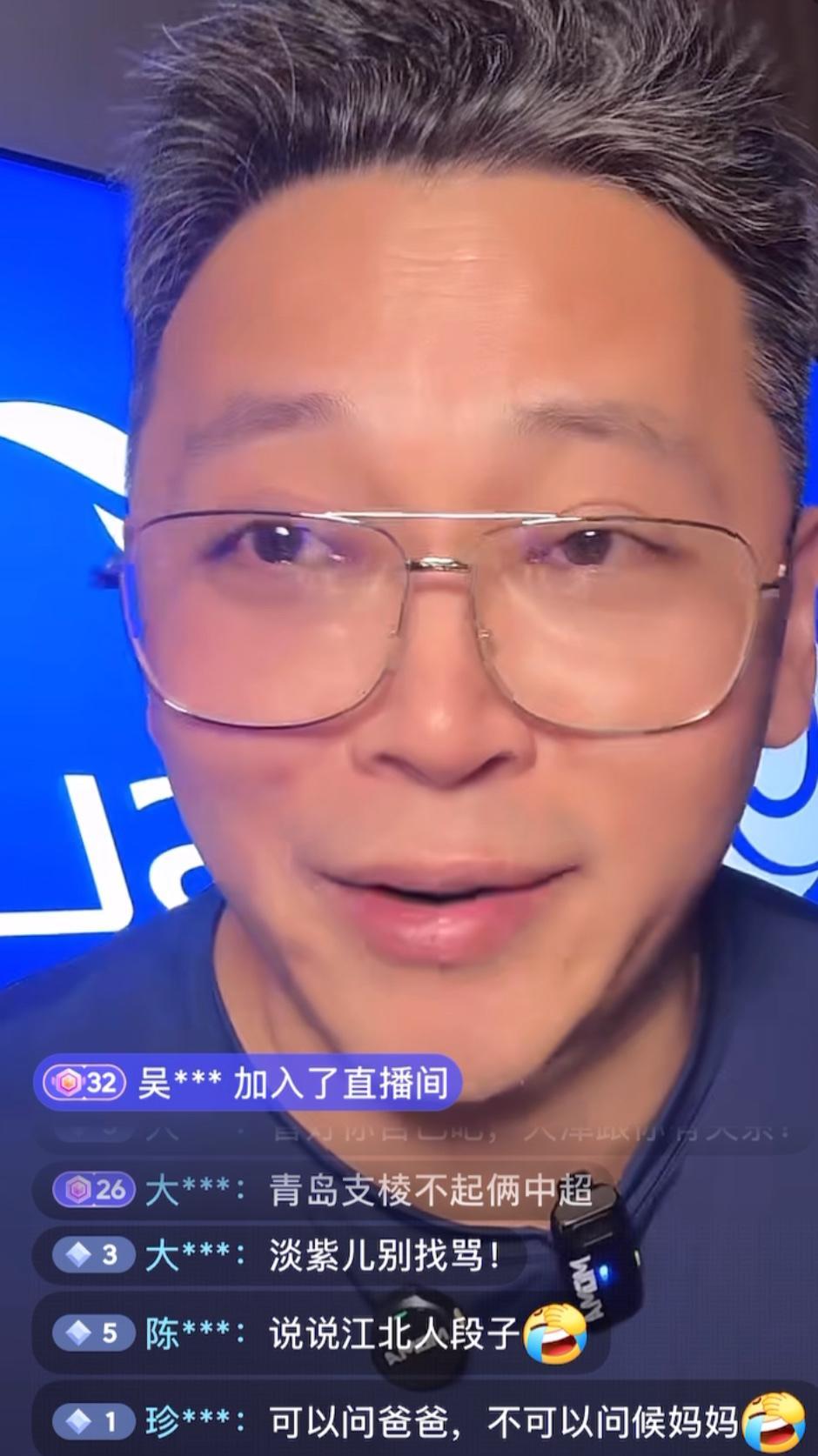 解说员周亮表示，他并不看好青岛海牛的保级前景。周亮想不通青岛海牛居然会把保级的希