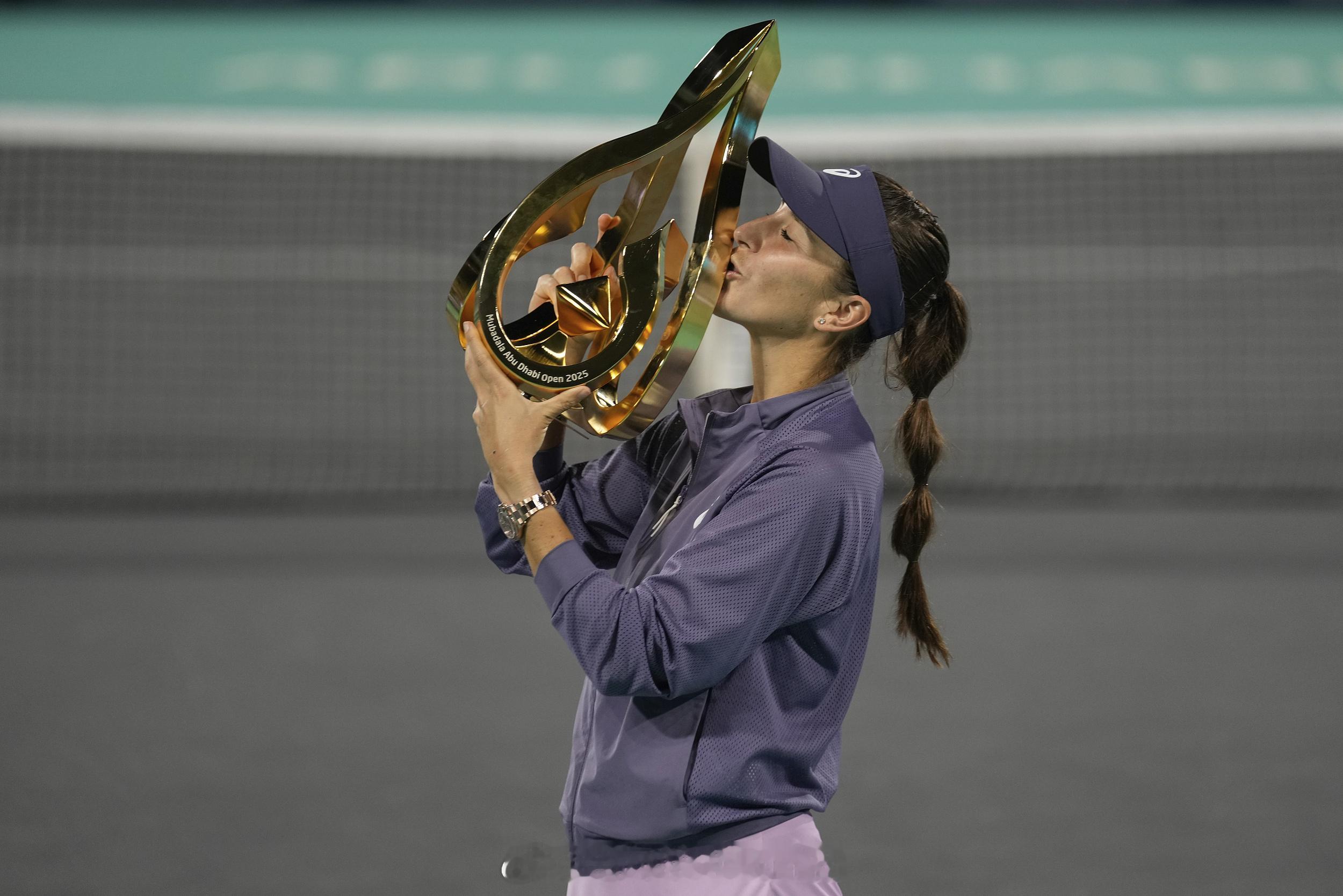 本西奇职业生涯迄今为止9️⃣座女单冠军🏆🇨🇭2️⃣0️⃣1️⃣5️⃣WT