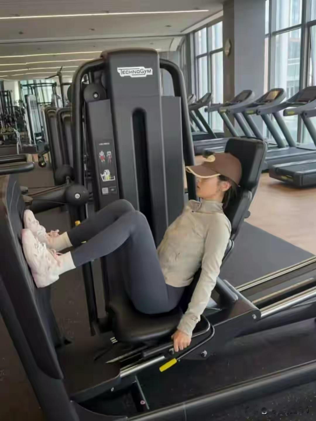 真没想到，杨超越竟然长期撸铁保持好身材讲实在话，以前总觉得她就是长相讨喜。看完这