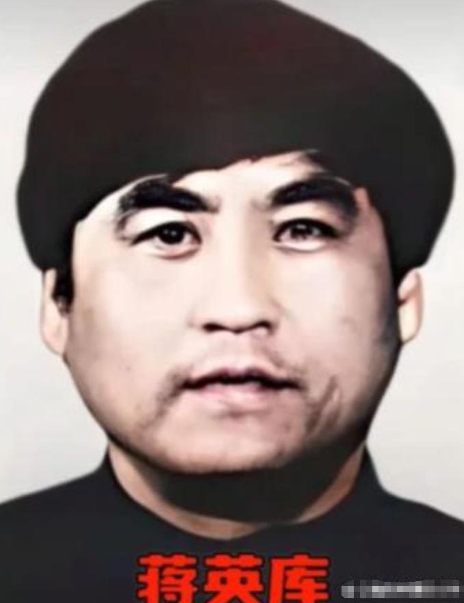 2000年11月，黑龙江哈尔滨出了桩轰动全城的怪事。省检察院42岁的检察官袁成（