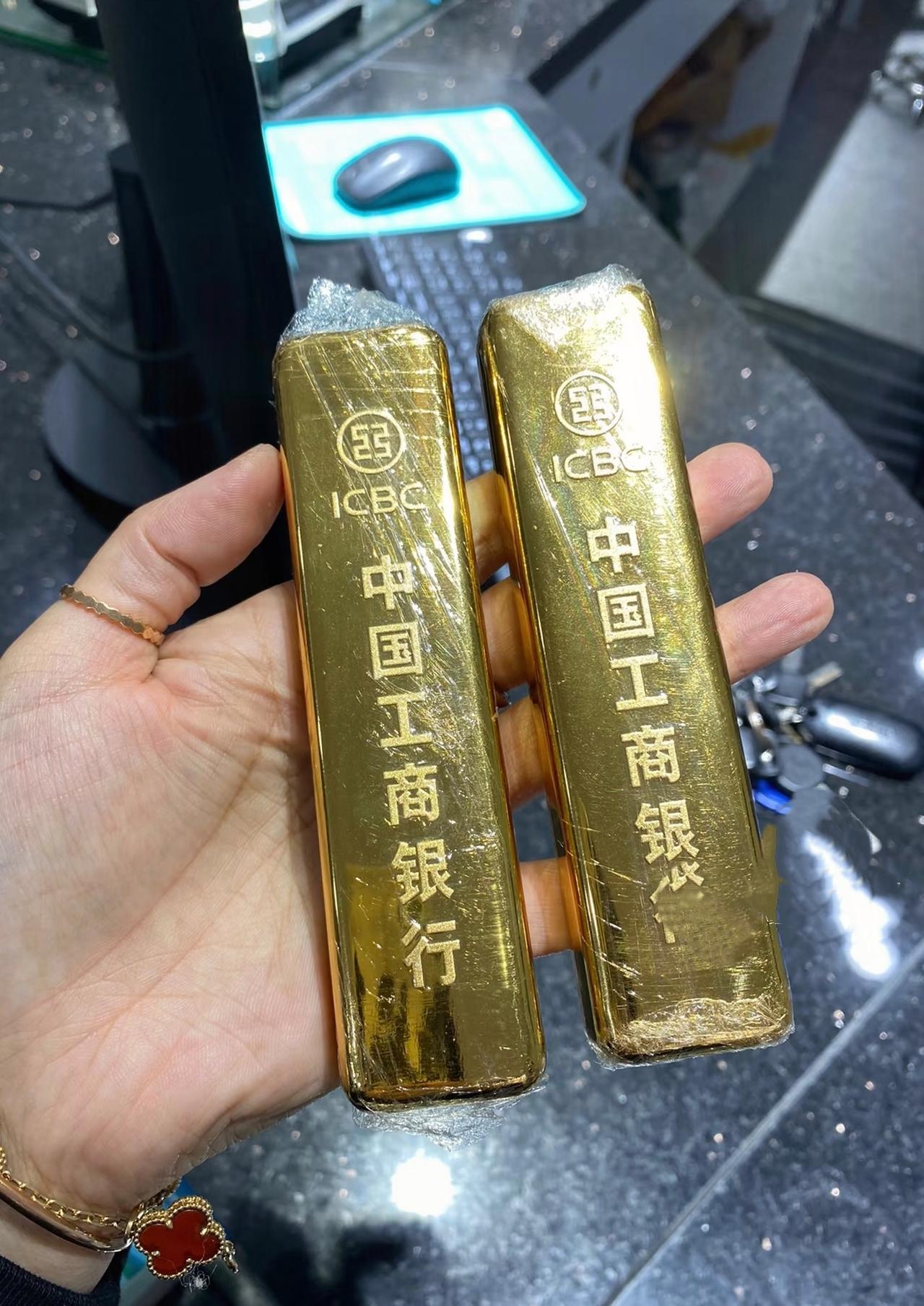 10月28日12点,发现黄金市场已经失控了!不是因为跌到912,而是出现大量