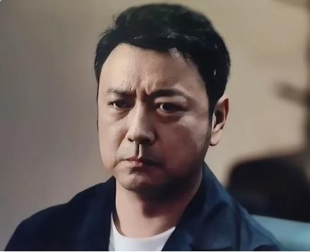 演员曹炳琨说：“在拍《潜伏》的时候，有天沈傲君突然跟我们说，她要结婚了，在哪天办