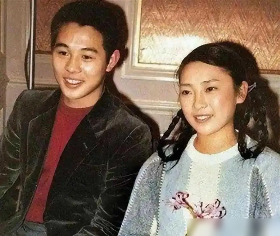 64岁利智近照流出，全网吵翻了。当年把李连杰迷得抛妻弃女，赌上全部身家还债的亚洲小姐，如今素颜朝天，