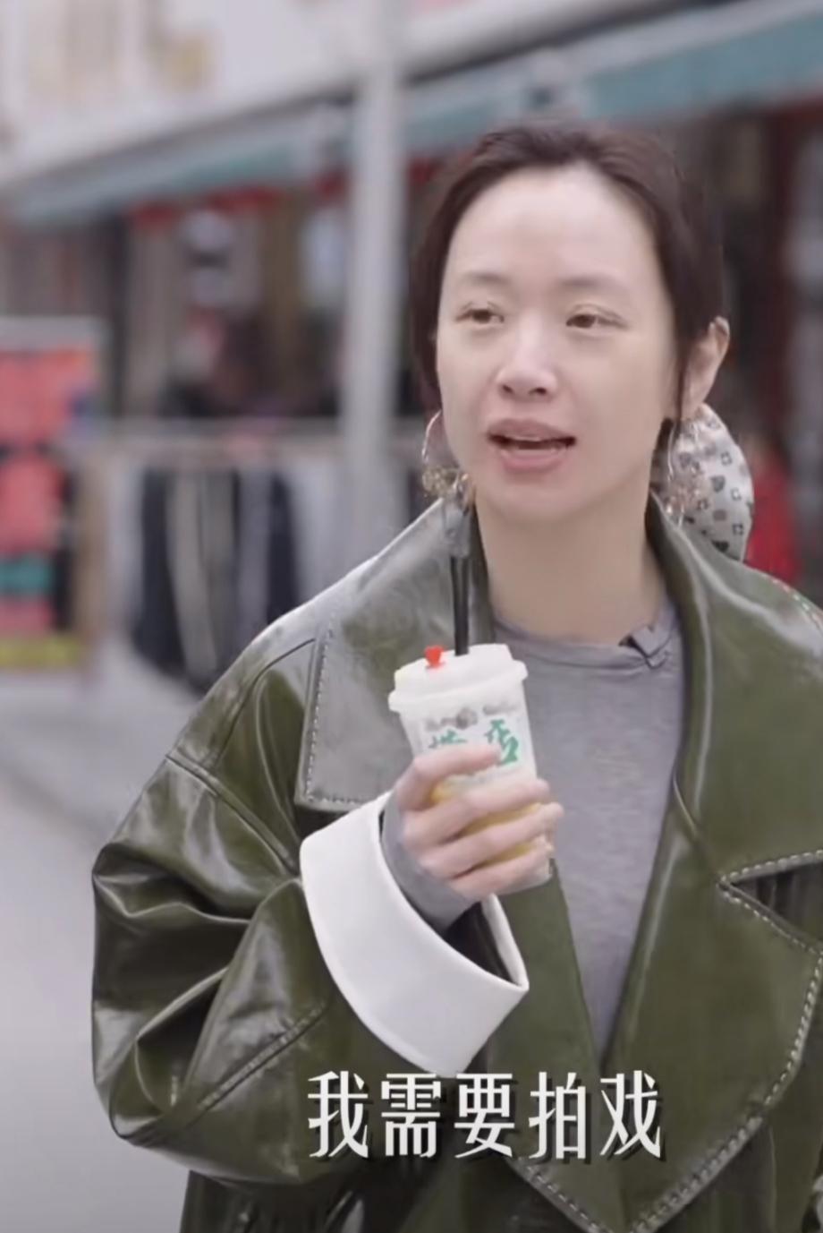 有一次主持人问李梦，她第一次来横店是不是跟于正合作，李梦给出了肯定的回答。主