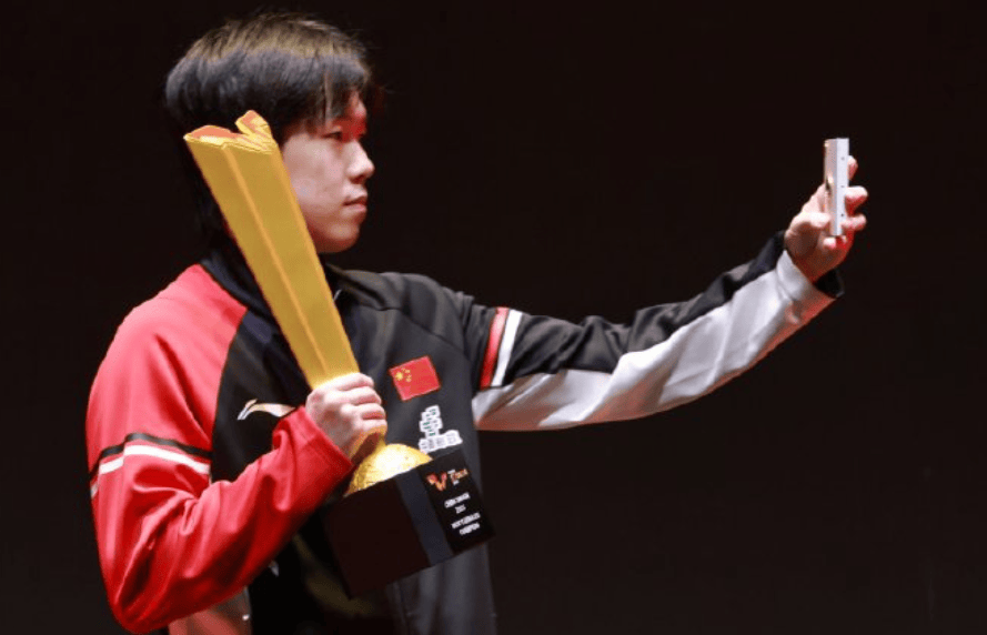 邓亚萍: 原本以为决赛会有缠斗, 但没想到王楚钦发挥太好了