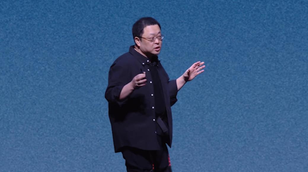 罗永浩搞科技春晚，是对科技的极大讽刺。一个高中肄业生，缺乏基本的科技素养，缺乏对