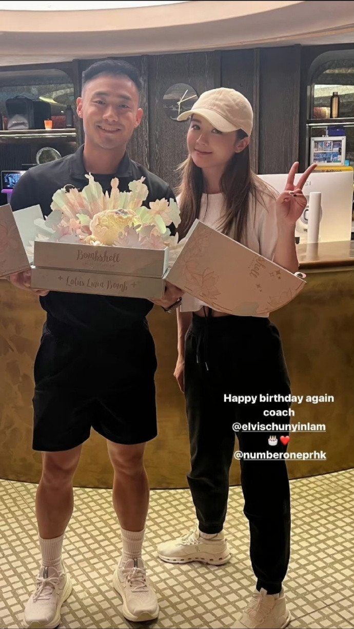 阿Sa官宣恋情，和比自己小九岁的健身教练在一起了。