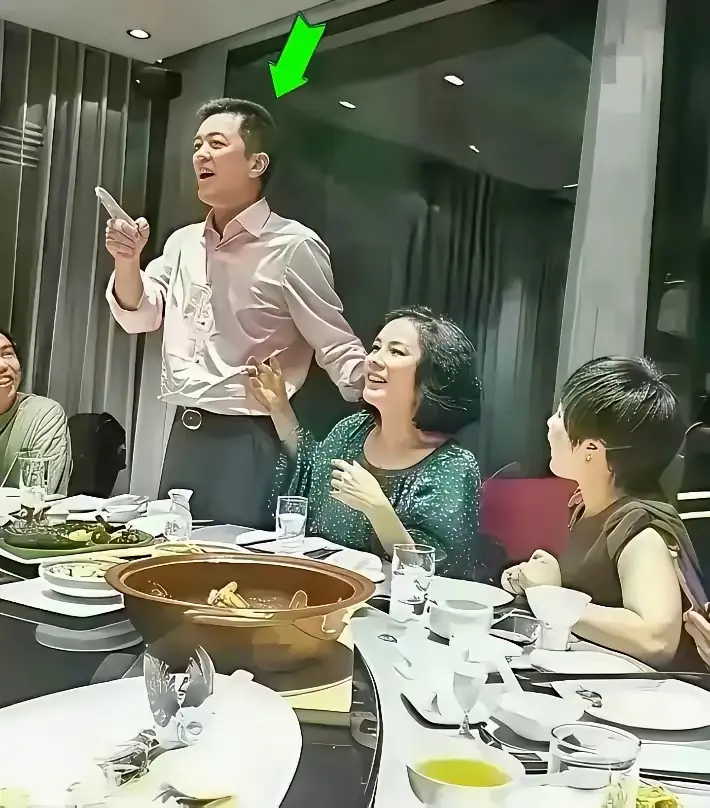 李亚鹏不简单！能让周迅心动、娶到王菲，魅力藏不住