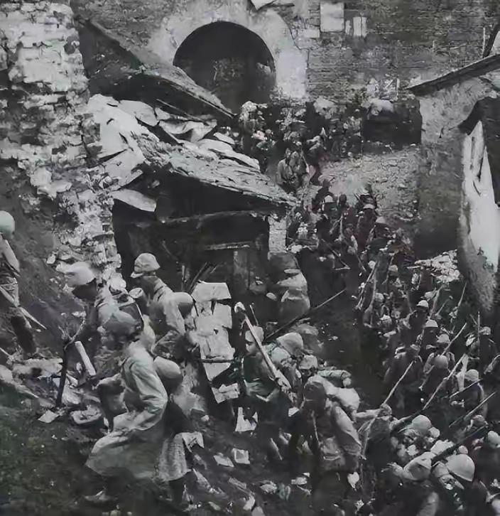 长沙战役前三次都打赢了，为什么第四次却惨败？原因很简单，前三次日军兵力通常在6万