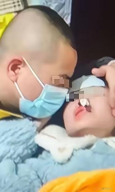 “泪目！”一小女孩白血病晚期，她知道自己时日无多，于是求爸爸办一件事，她说：“爸