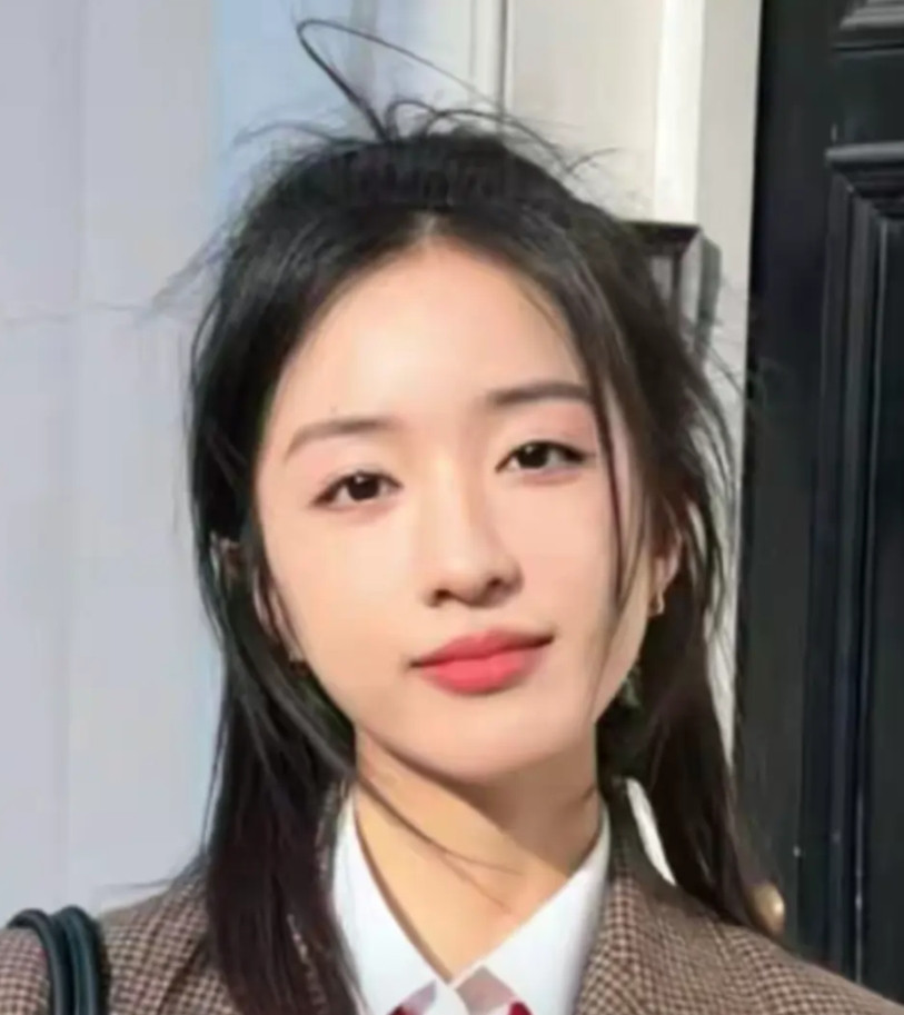 恋综就看出来了，翁青雅对她优秀的人，很自卑，对她条件不如的人，很自负。