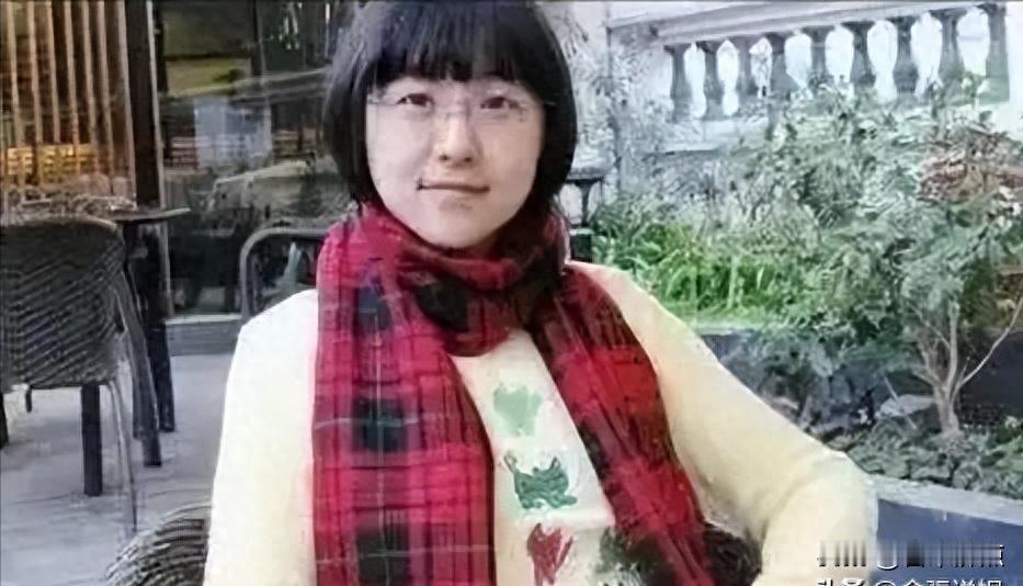 胡歌每月汇款单准时到账，二十年没断过，张冕父母家的厨房还贴着2006年的旧瓷砖。