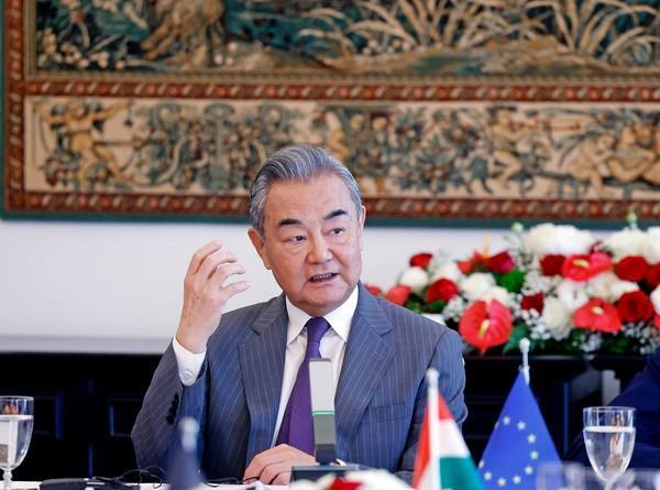 中国和欧盟谈妥了6月25日，外交部长王毅在北京集体会见欧盟及成员各国驻华使节，