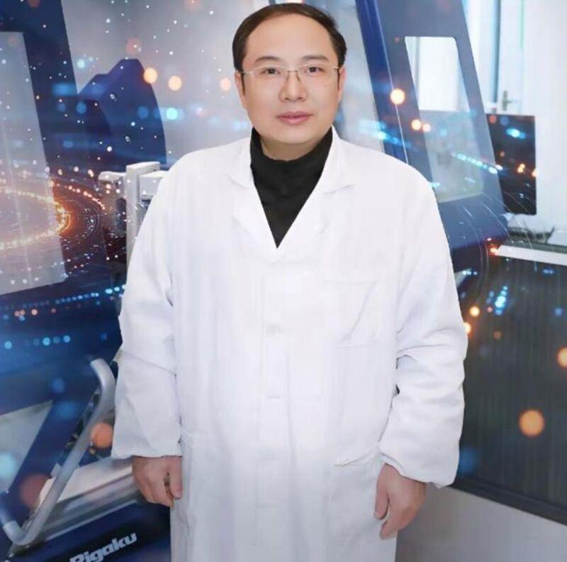 这两天，江苏科技大学的郭伟教授火了，因为这人是个骗子才火的。骗子骗的是傻子。骗了