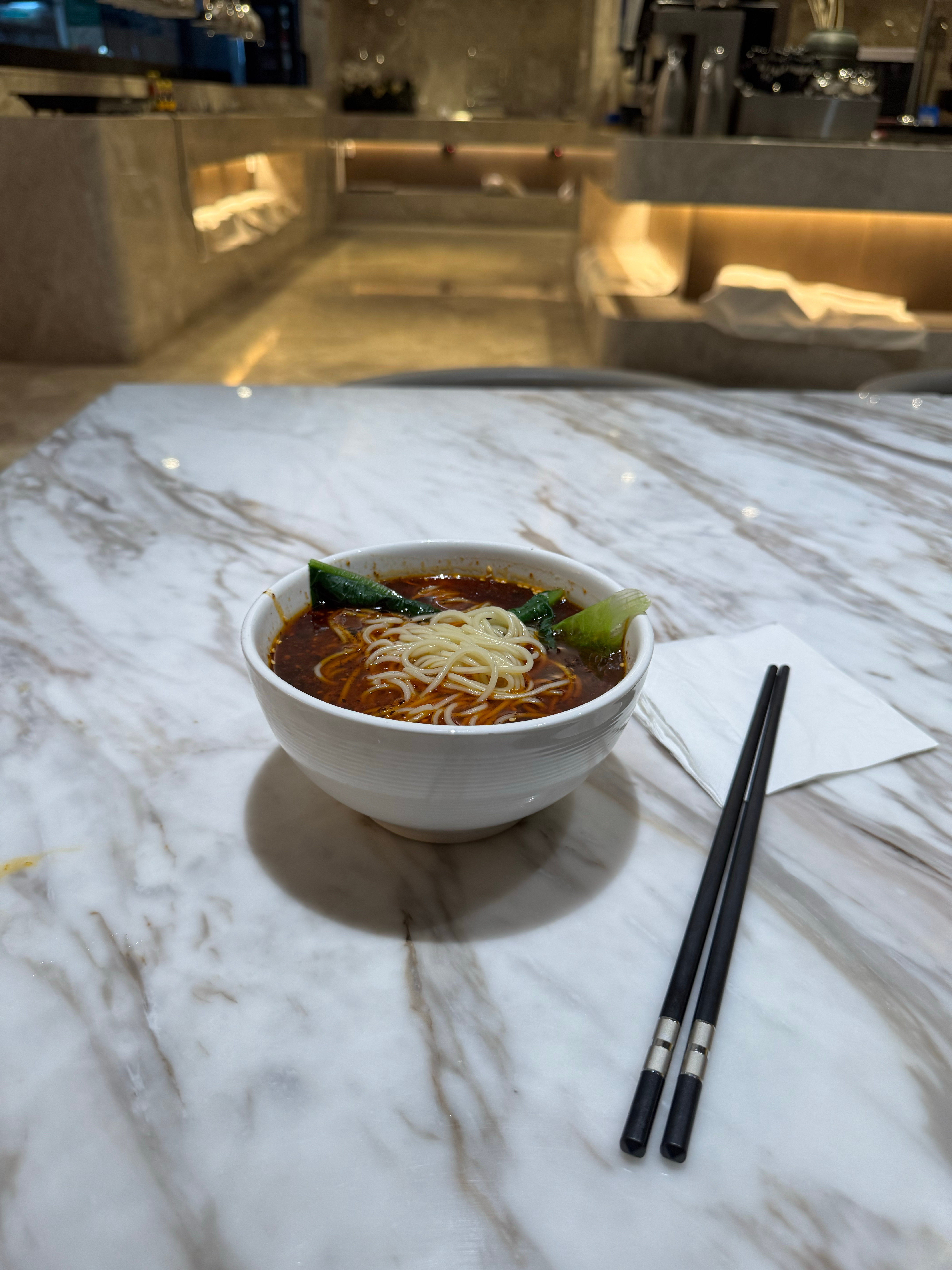 这酒店怎么还有宵夜啊？真耽误吃火锅！​​​