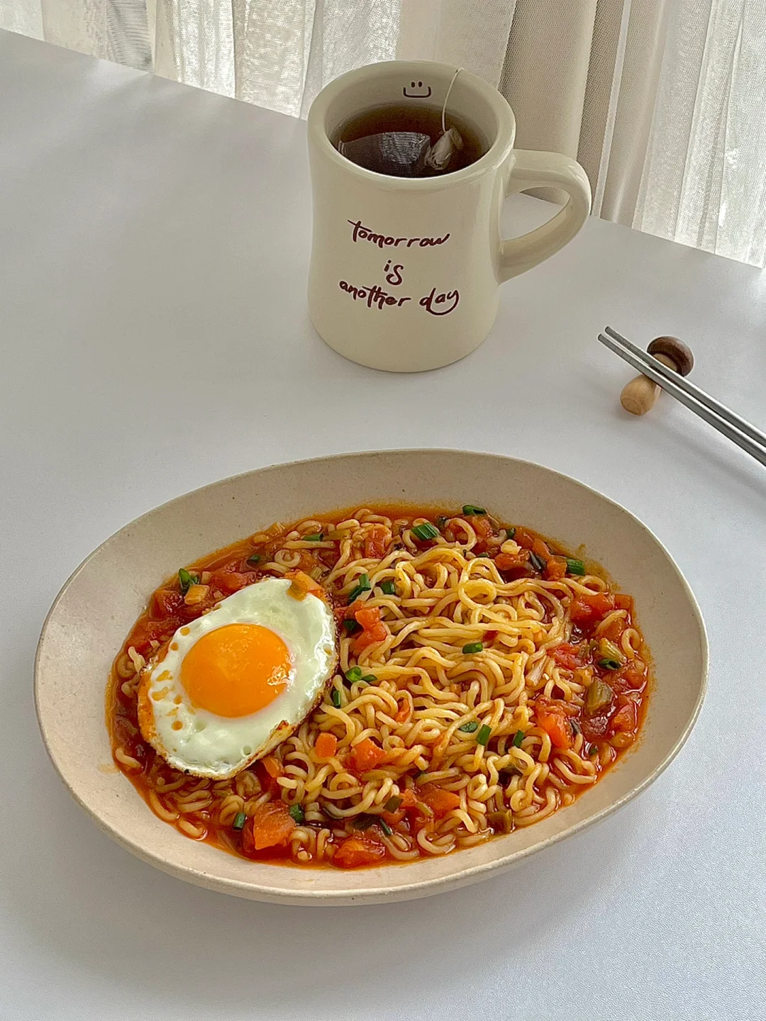 ☀️休息日一人食早午餐｜荷包蛋西红柿泡面😋