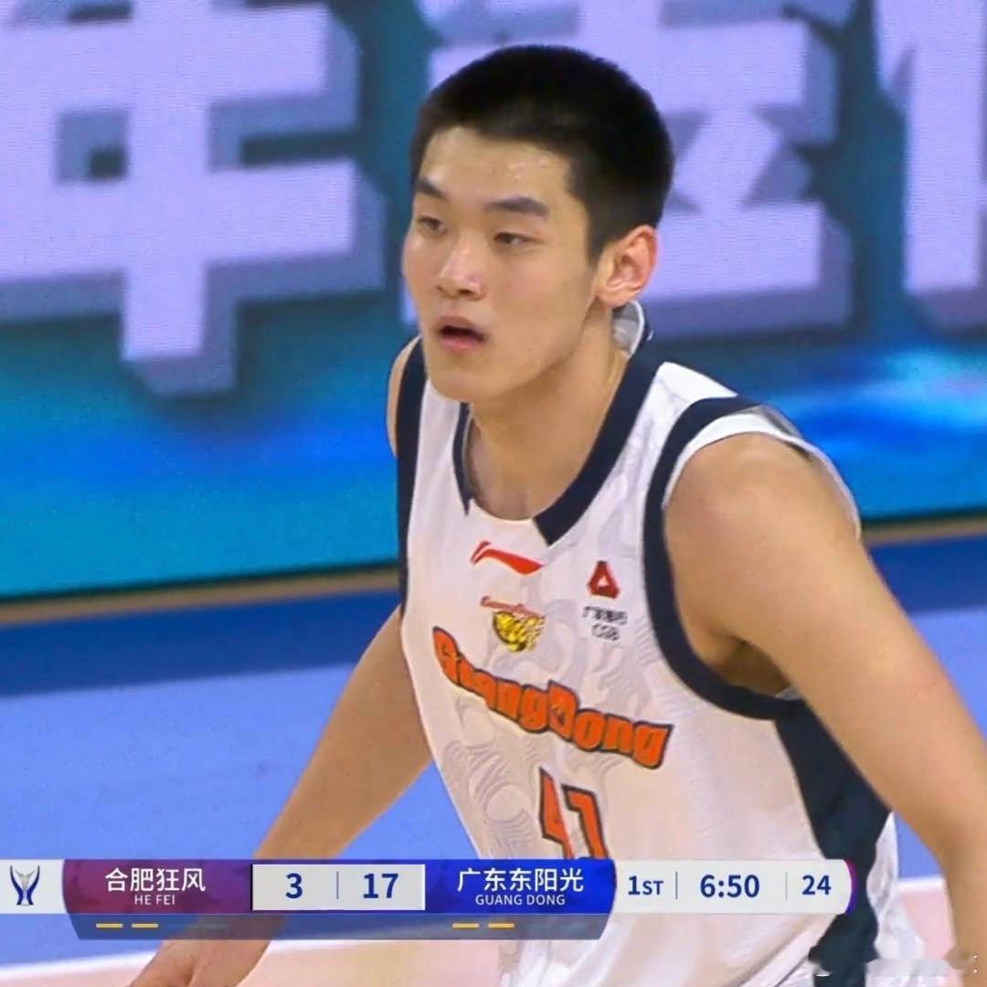 未来可期，广东队18岁小将王洪泽CBA俱乐部杯表现，场均22分钟能得到10.3分