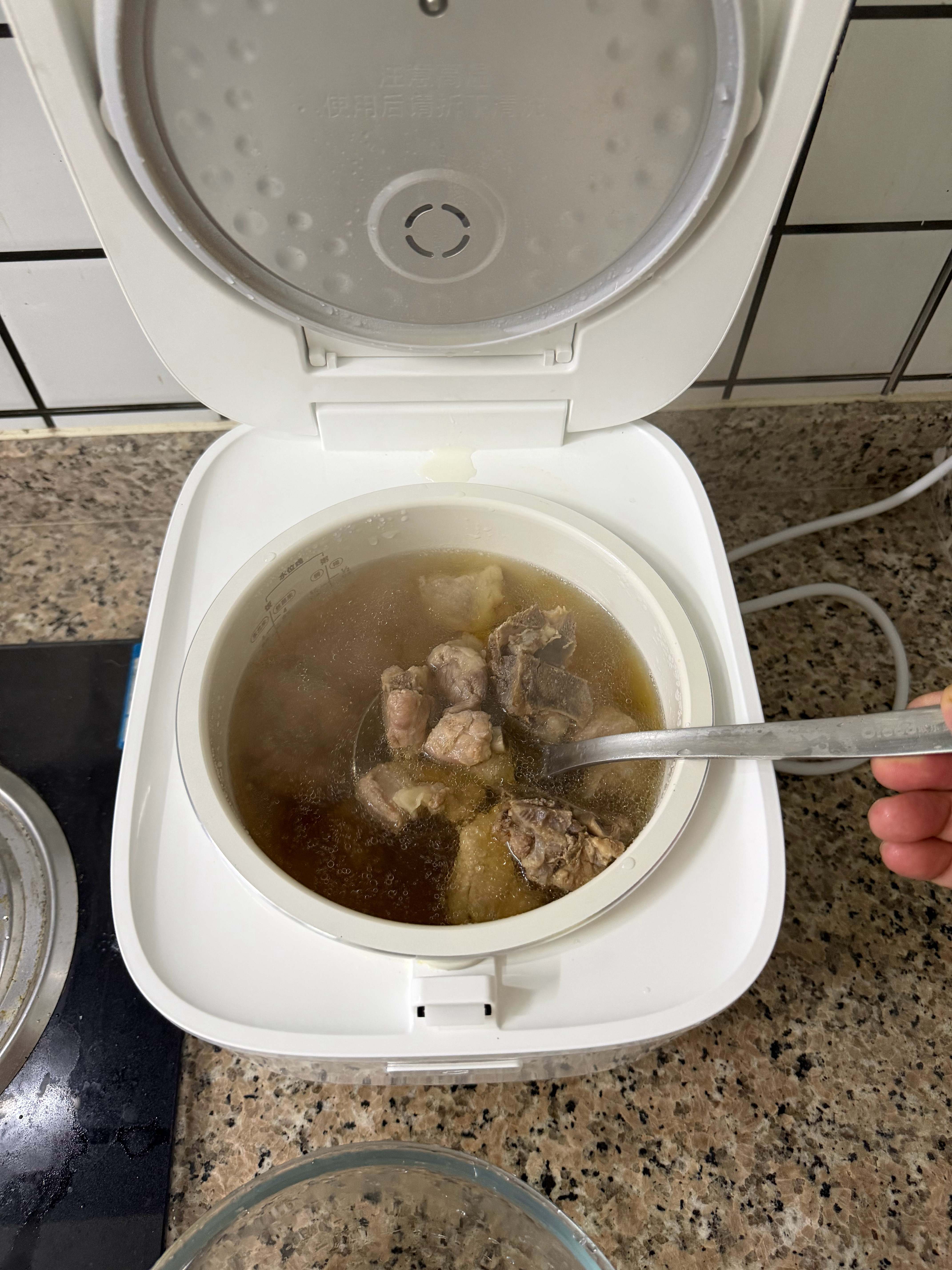 别人用米家IH电饭煲2蒸米饭，我却用来炖排骨，炖出来软烂脱骨，我这个用的2L的，